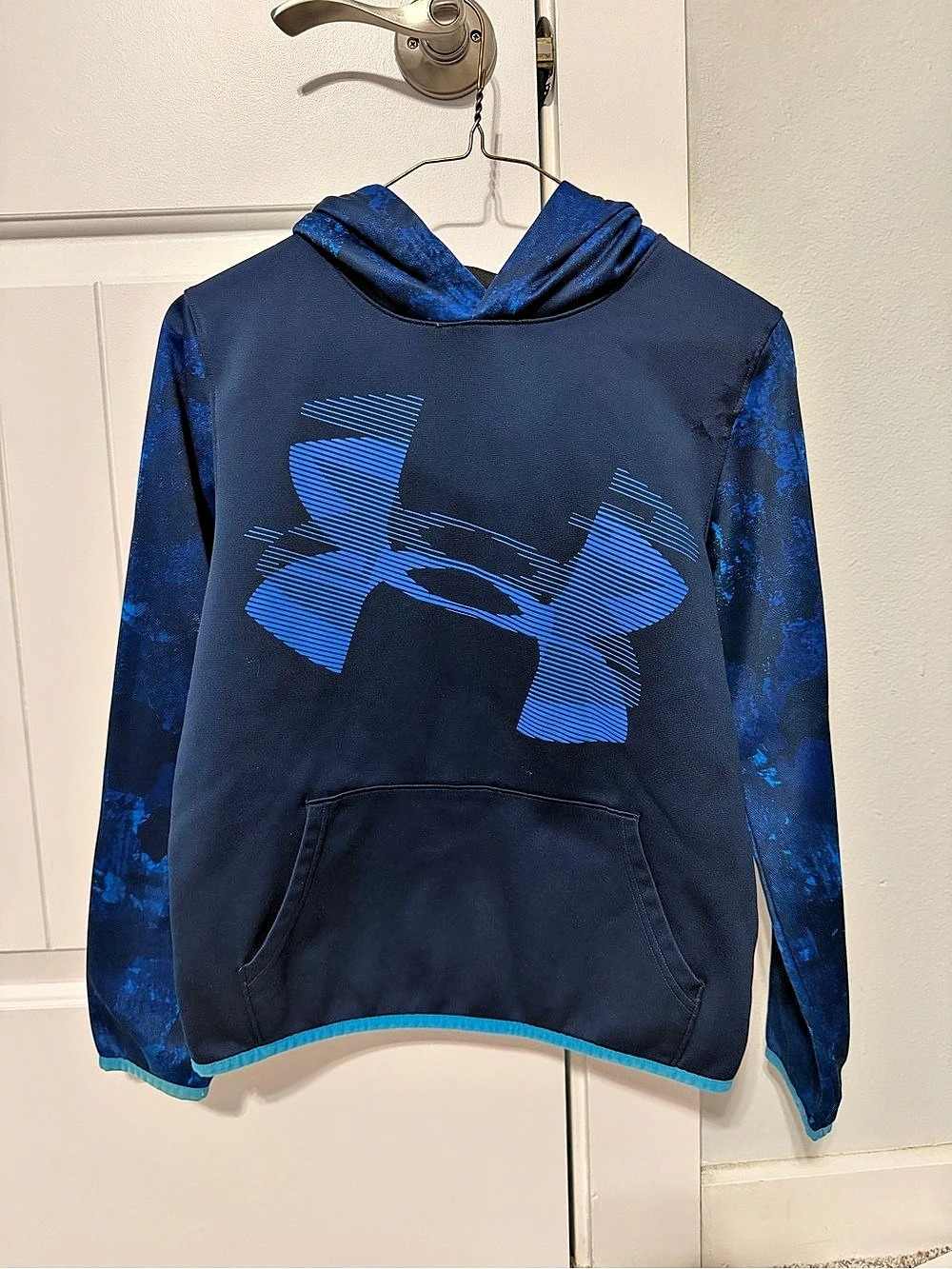 Under Armour Boys Large Blue Hoodie Like New